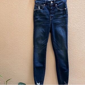 Good American Good Waist jeans
Dark blue washed jeans
Size 2 / 26